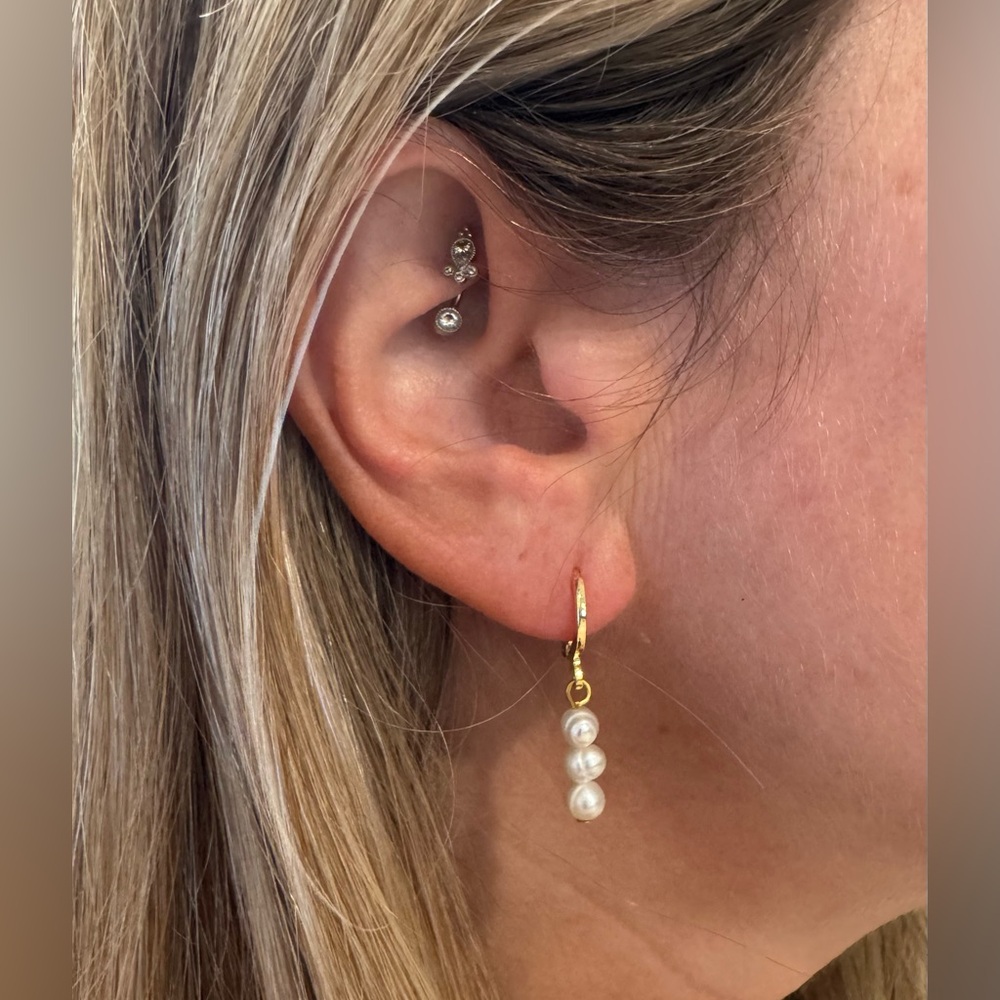 Elegant Gold and Pearl Drop Earrings